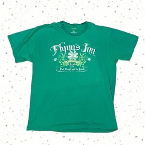 Green St Patricks Day Flynns Inn Irish Y2K Graphic Tee Thrashed Grunge Top XL